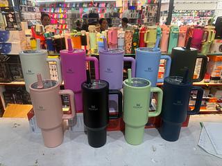 Copo 1200 canudo embutido na tampa